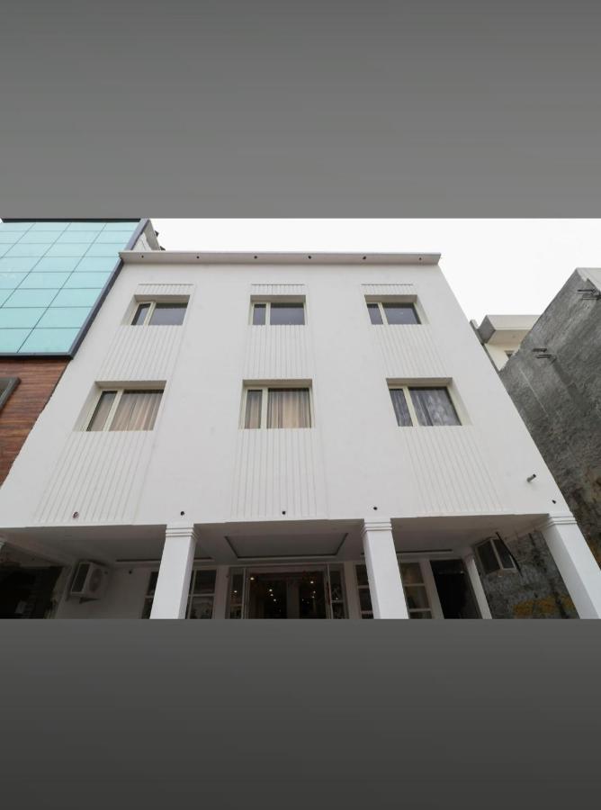 Hotel Almond Zirakpur Exterior foto