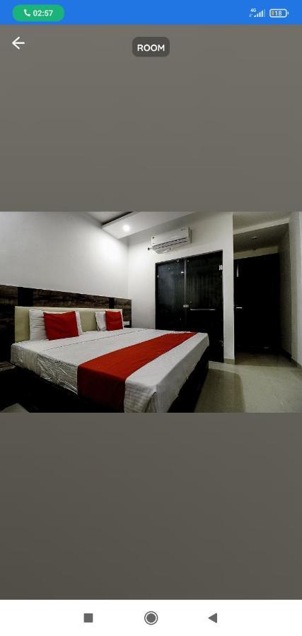 Hotel Almond Zirakpur Exterior foto