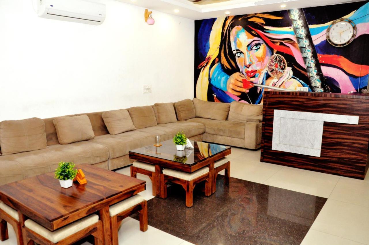 Hotel Almond Zirakpur Exterior foto